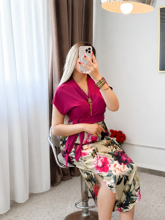 Ensemble trois pieces haut uni rose pantalon chelka motif à grandes fleurs roses LELA