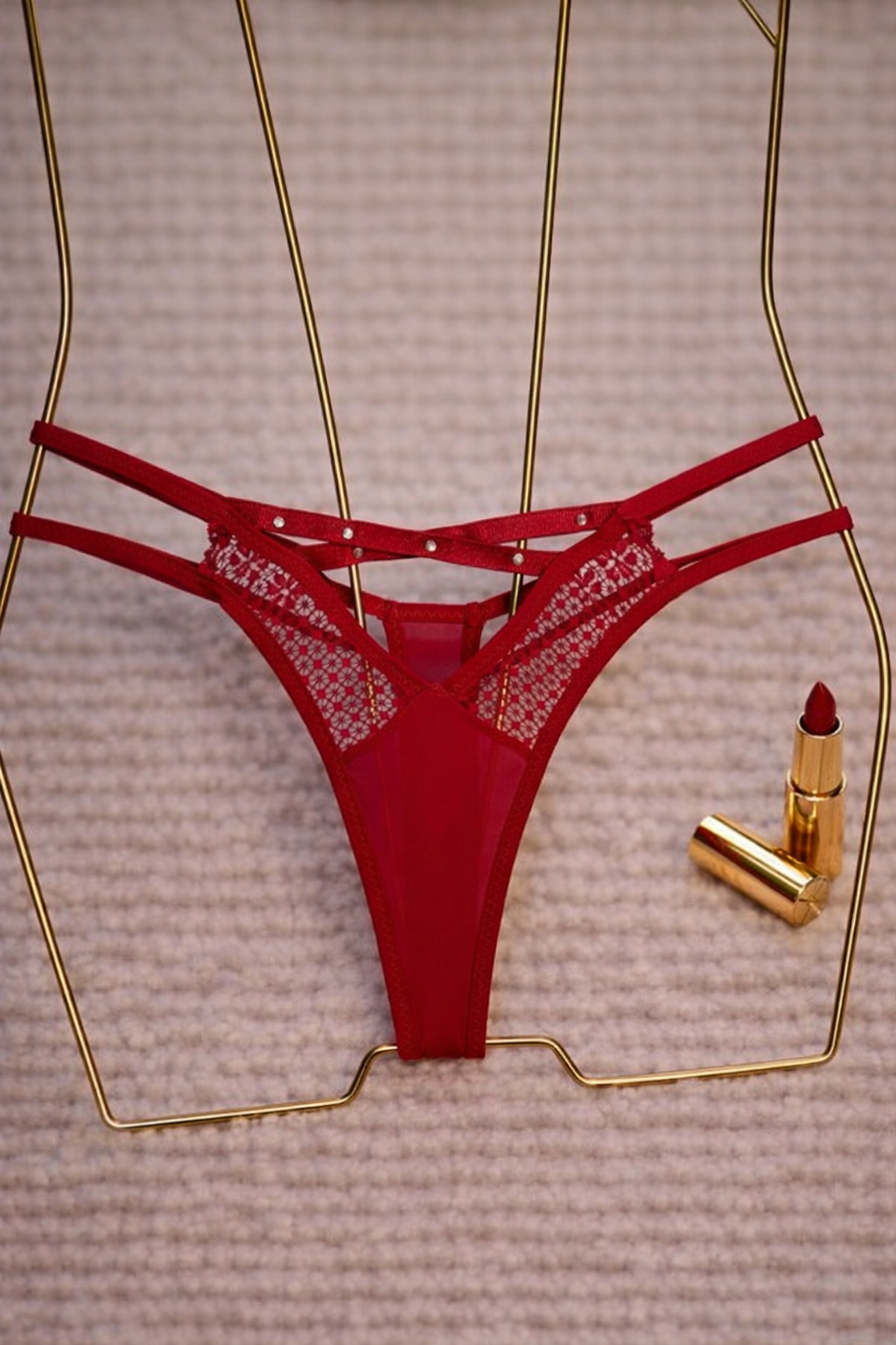 String à files rouge STRASS