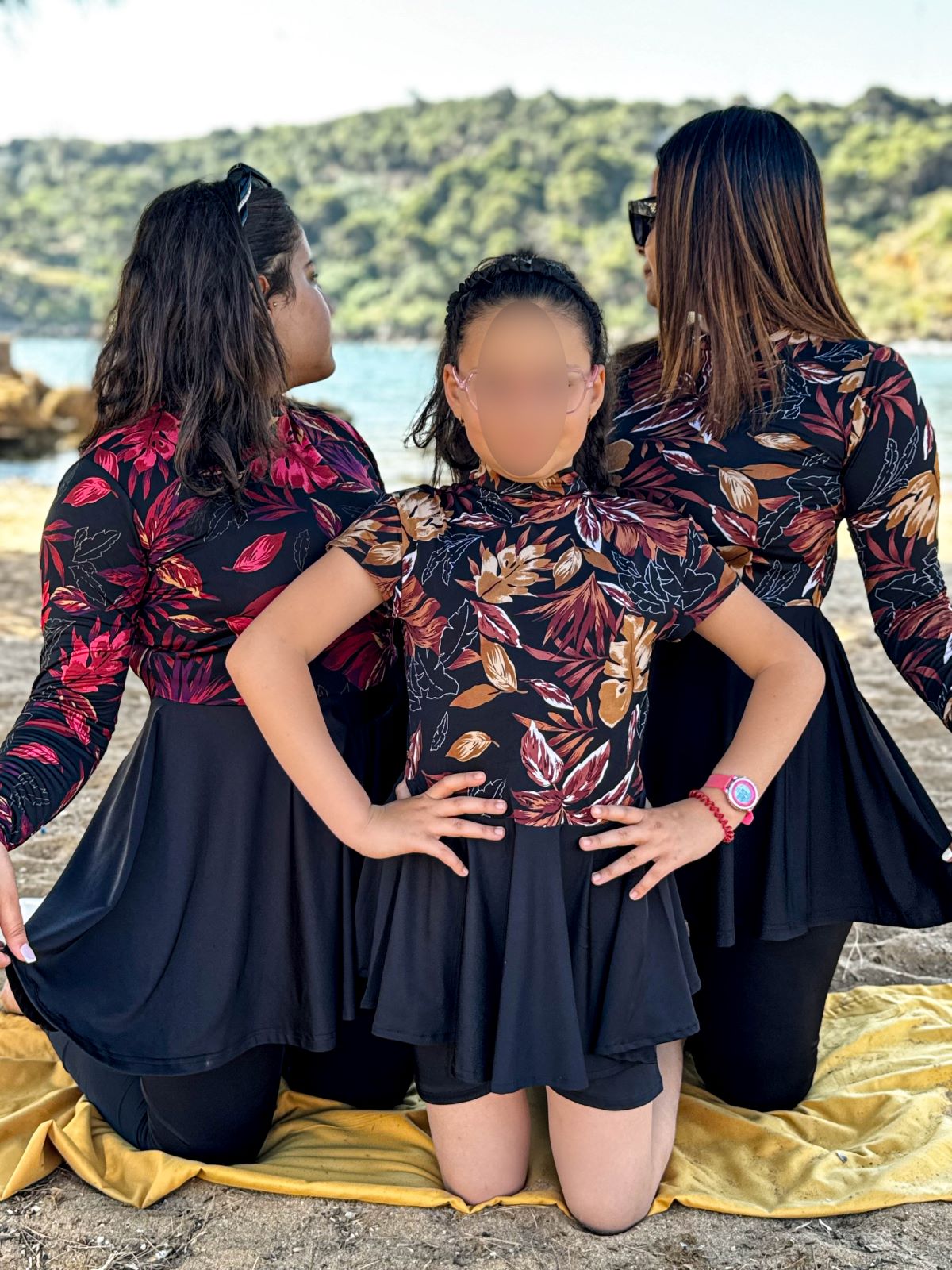 Maillot de bain 2 pièces enfant noir a motif marron Océane