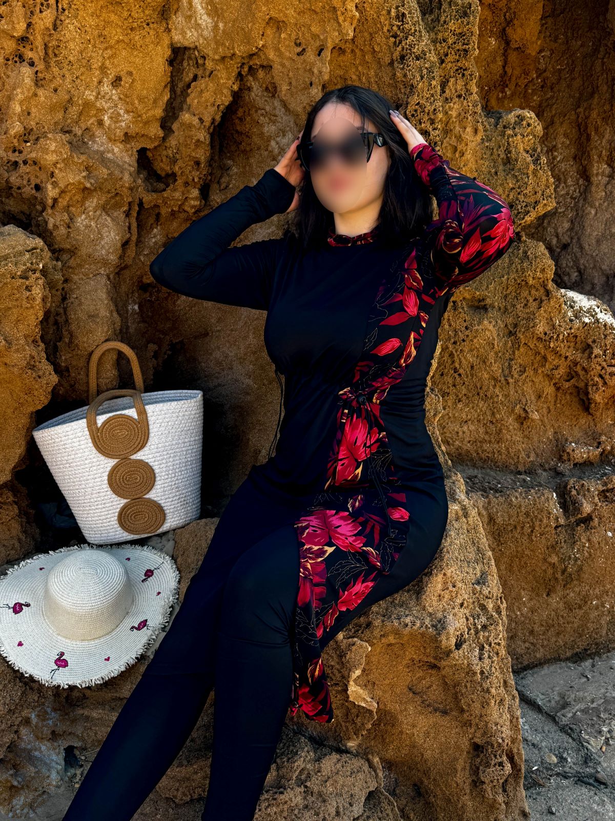 Burkini 3 pièces noir a motif rouge CORALINE