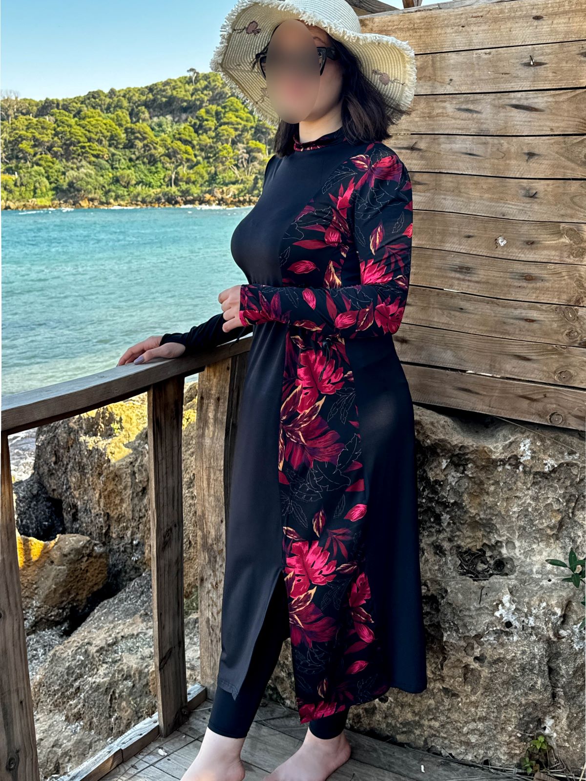 Burkini 3 pièces noir a motif rouge CORALINE