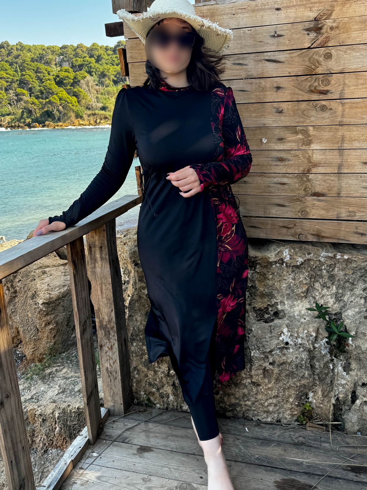 Burkini 3 pièces noir a motif rouge CORALINE