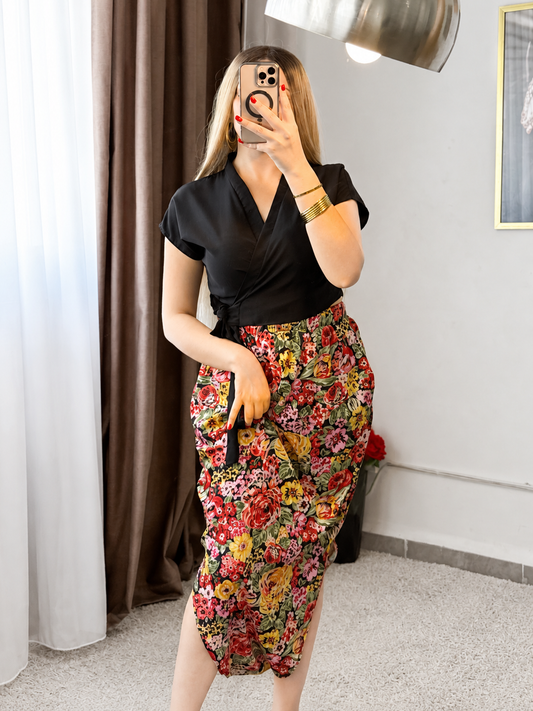 Ensemble trois pieces haut uni noir pantalon chelka motif à  fleurs LELA