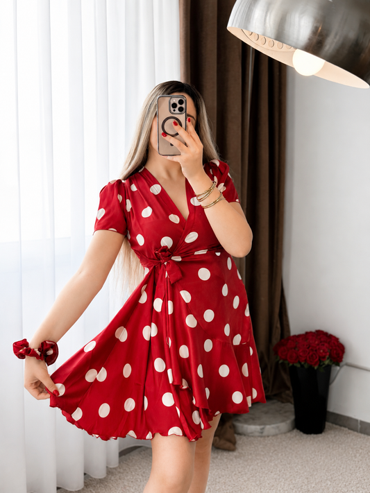 Robe soyeuse fond rouge et blanc DOTTY