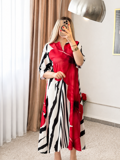 Robe nuisette noir motif a fleur rouge COMOS