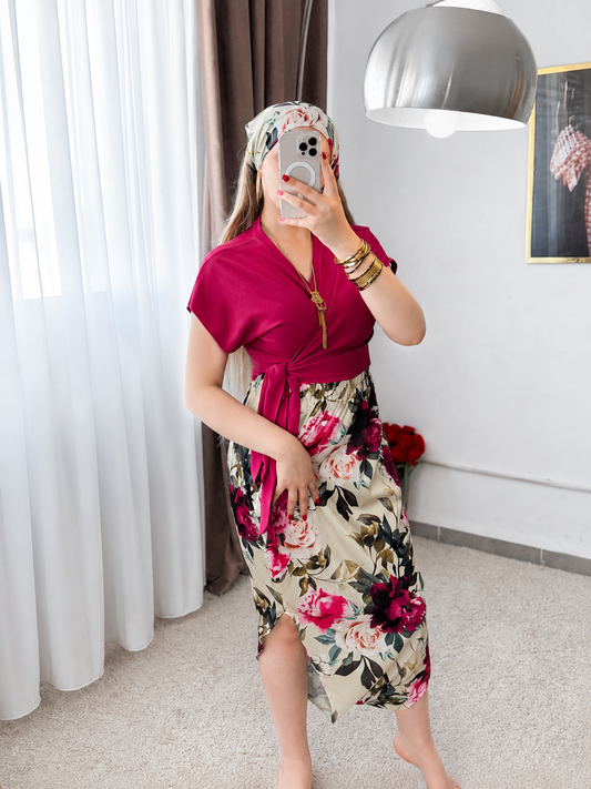 Ensemble trois pieces haut uni rose pantalon chelka motif à grandes fleurs roses LELA