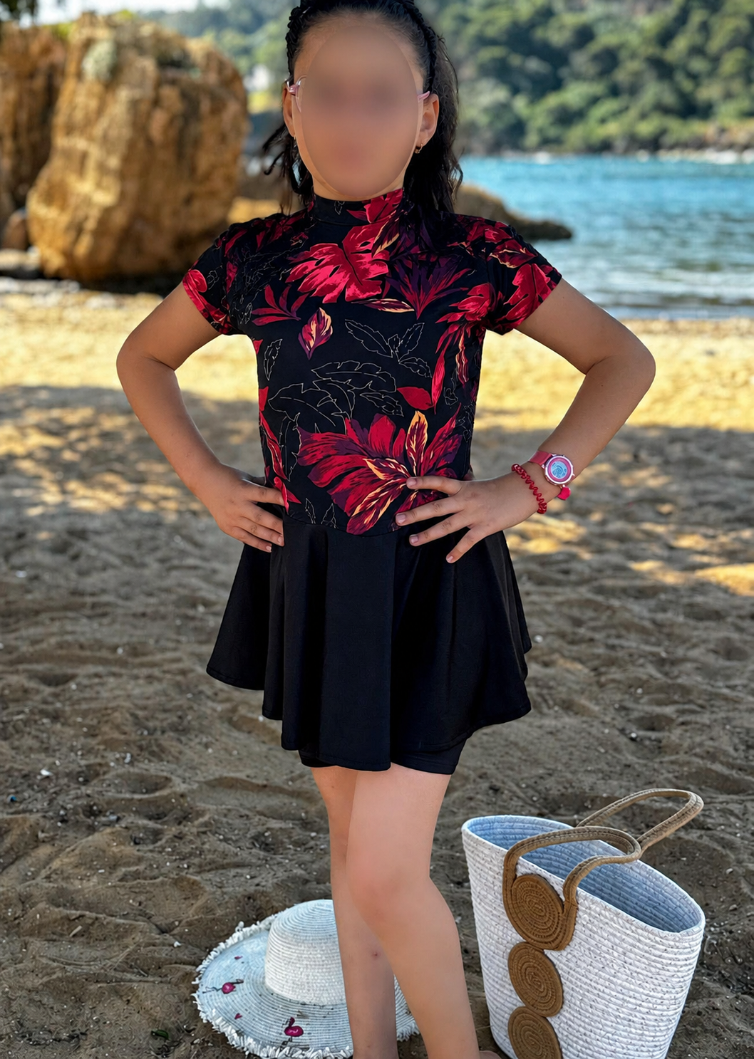 Maillot de bain 2 pièces enfant noir a motif rouge Océane