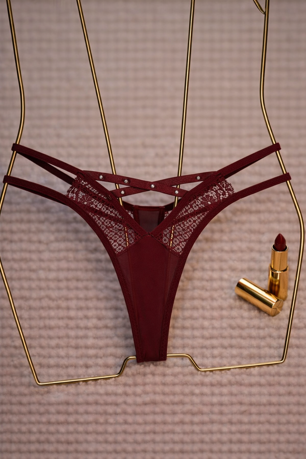 String à files bordeaux STRASS