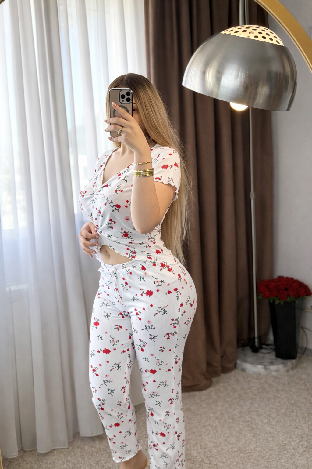 Pyjama demi manche pantalon blanc motif  a fleur rouge MINYA
