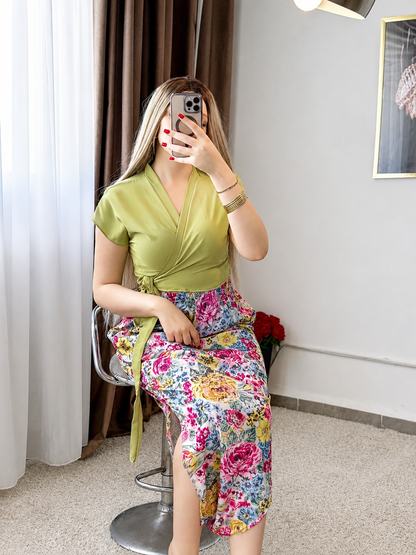Ensemble trois pieces haut uni vert pantalon chelka motif à fleurs LELA