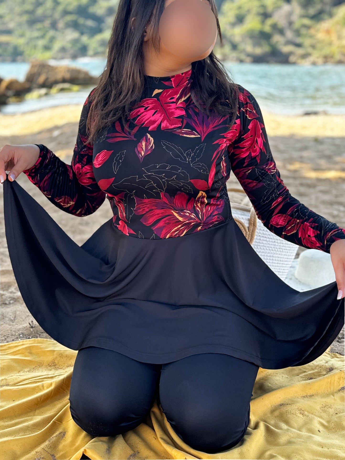 Burkini 3 pièces  noir a motif rouge Océane