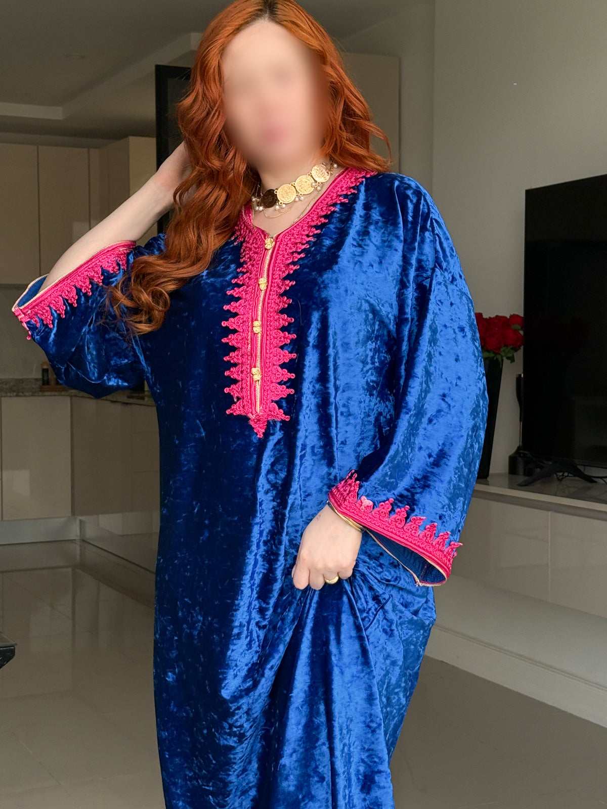 Jebba velours bleu roi galon rose LINATA