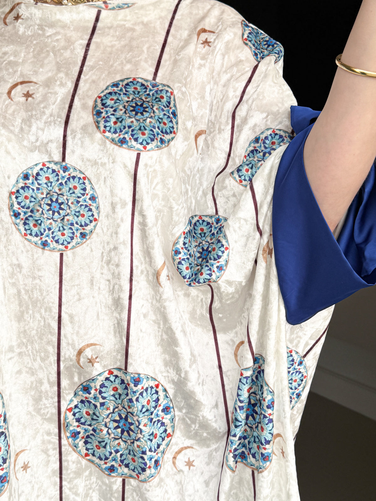 Jebba en velours blanche a motif bleu ZELLIGE