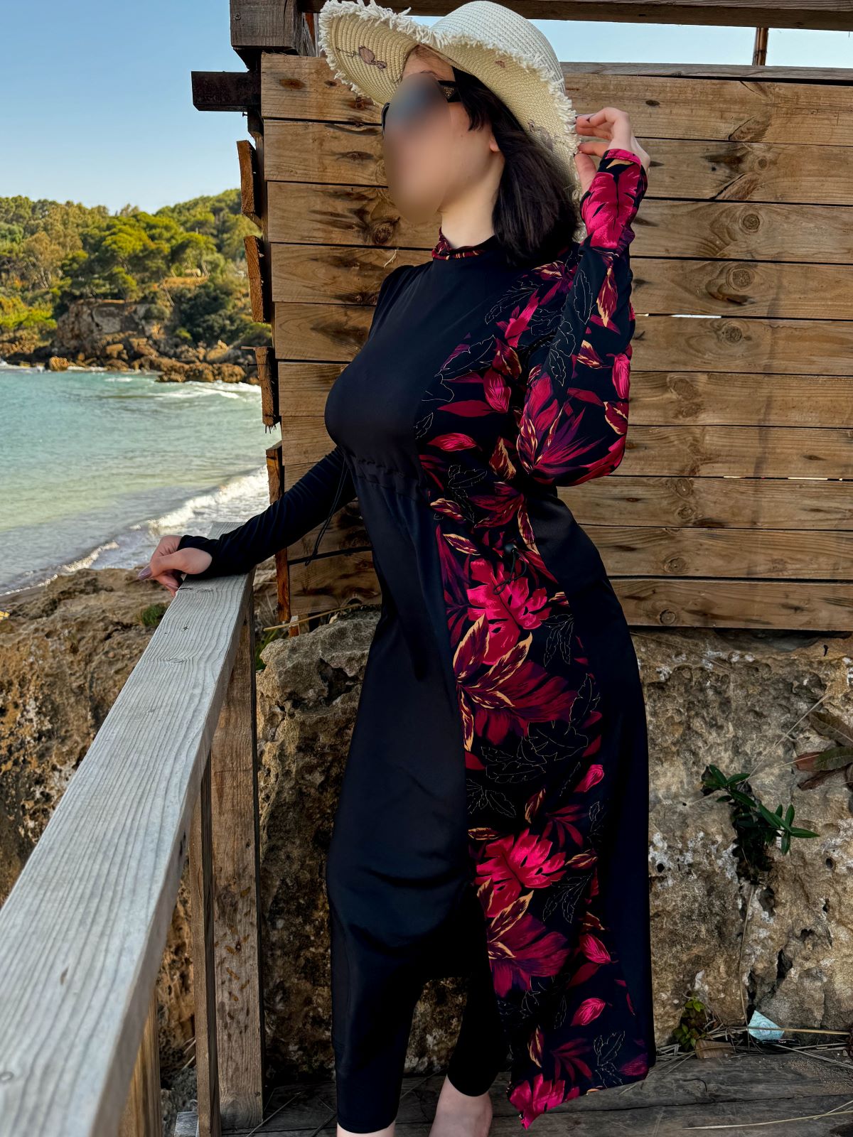 Burkini 3 pièces noir a motif rouge CORALINE