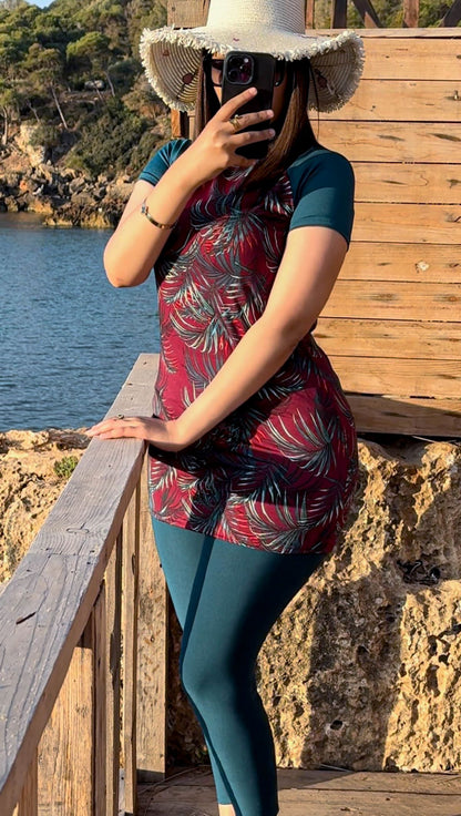 Burkini 2 pièces demi manche vert a motif rouge NéRéa