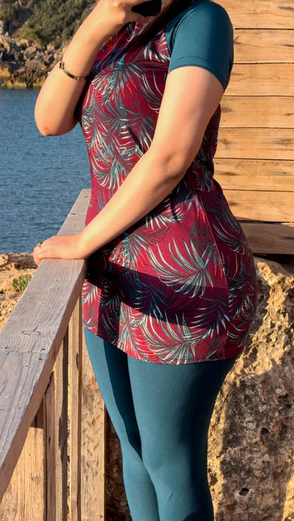 Burkini 2 pièces demi manche vert a motif rouge NéRéa