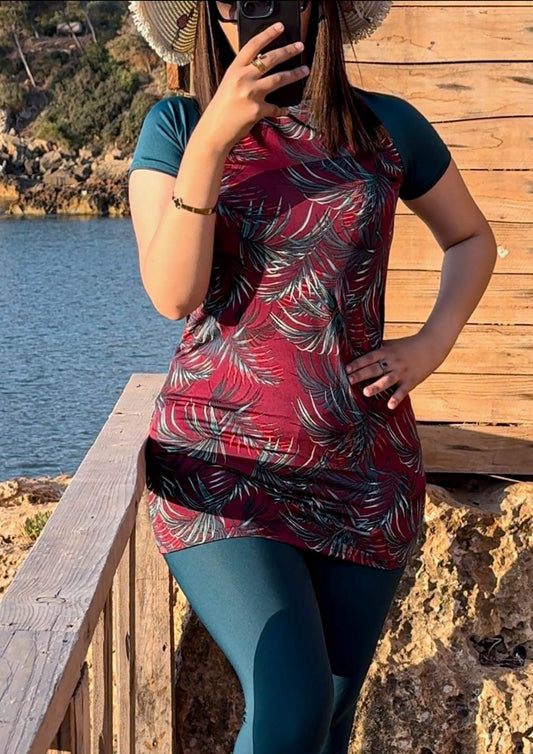 Burkini 2 pièces demi manche vert a motif rouge NéRéa