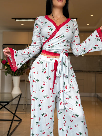 Ensemble Pilâtes manche long dentelle bleu a motif cerise PUDDING