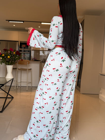 Ensemble Pilâtes manche long dentelle bleu a motif cerise PUDDING