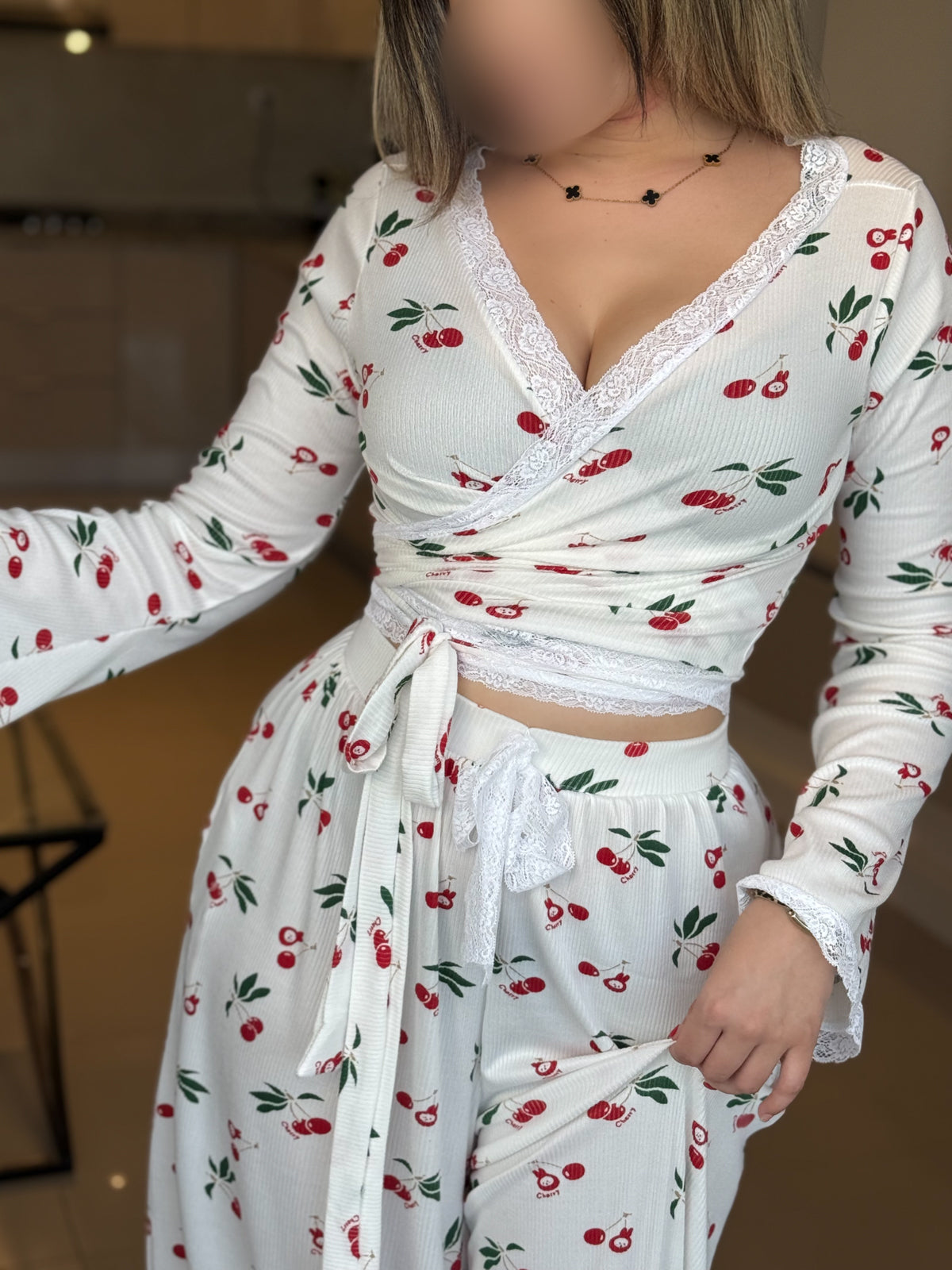 Ensemble Pilâtes manche long dentelle blanc a motif cerise PUDDING