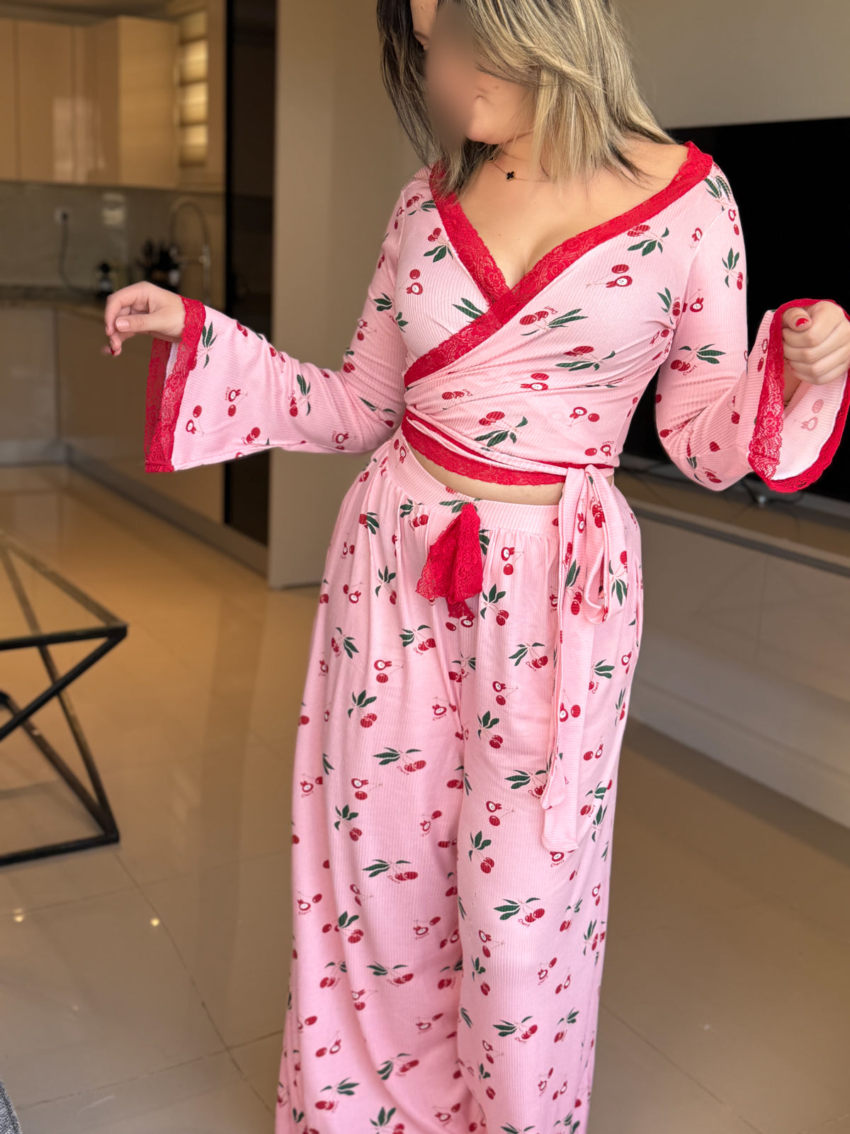 Ensemble Pilâtes manche long dentelle rose a motif cerise PUDDING