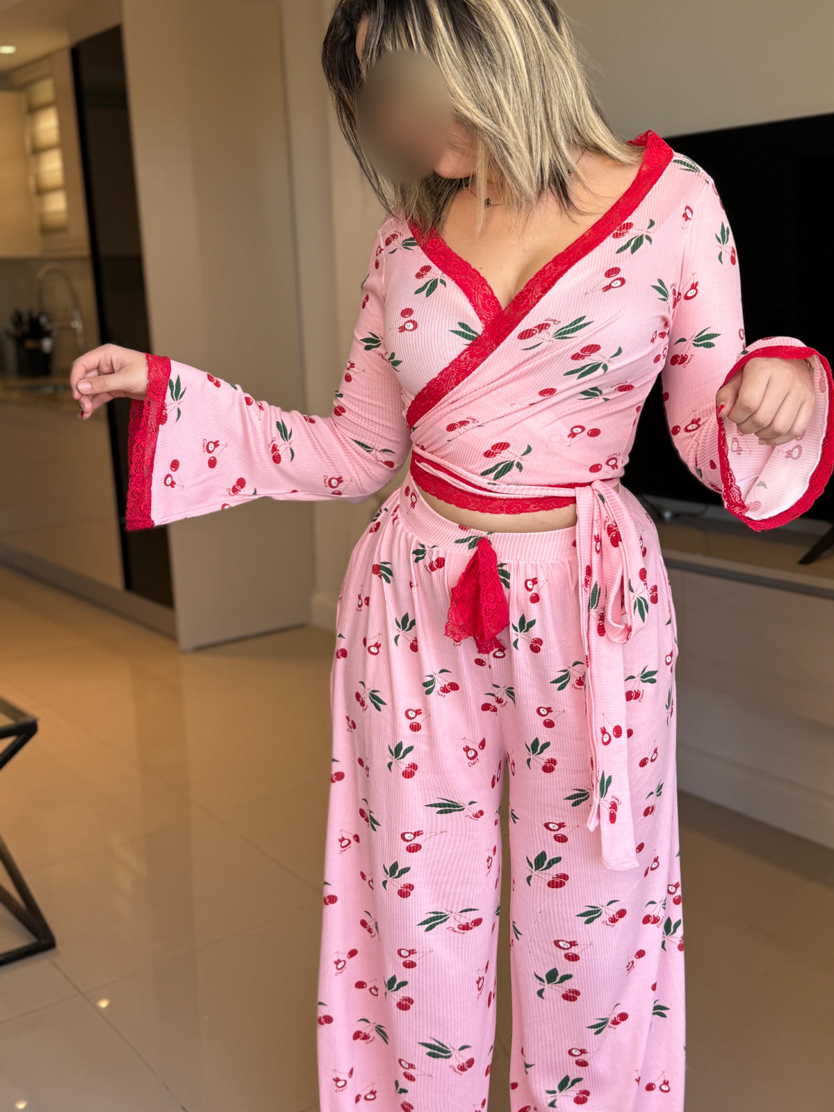 Ensemble Pilâtes manche long dentelle rose a motif cerise PUDDING